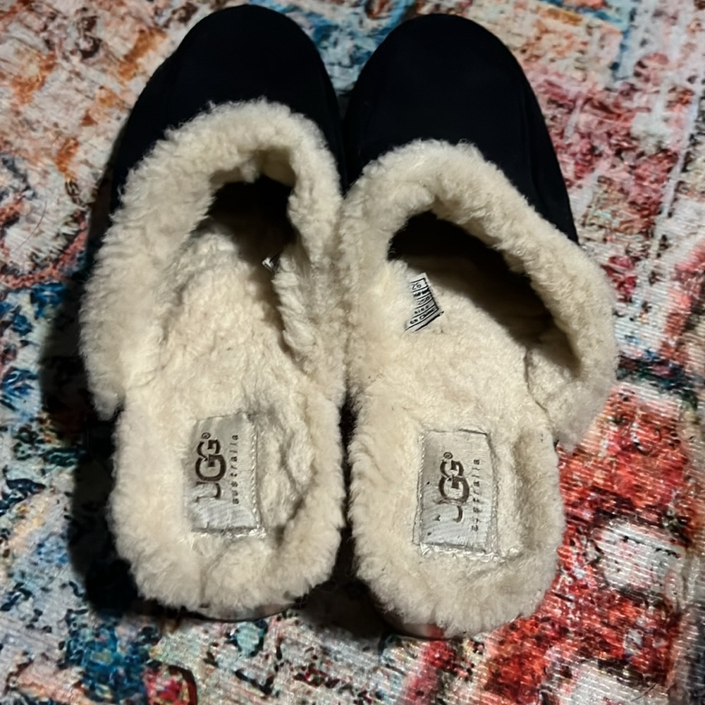 UGG Australia Kalie Clogs, Black, Size 8, EUC - Picture 4 of 6
